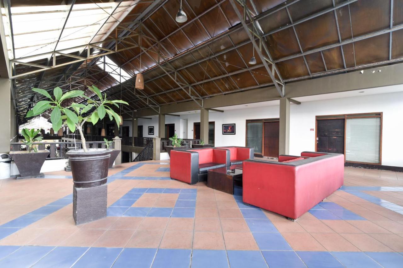 Reddoorz Plus @ Raya Legian Exterior photo