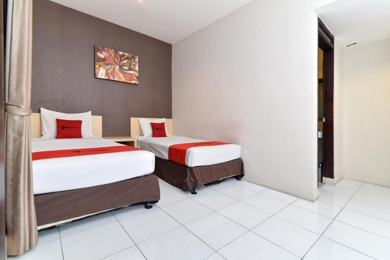 Reddoorz Plus @ Raya Legian Exterior photo